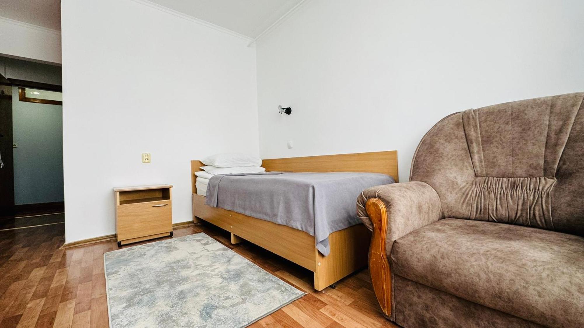 Aktobe Hotel Buitenkant foto