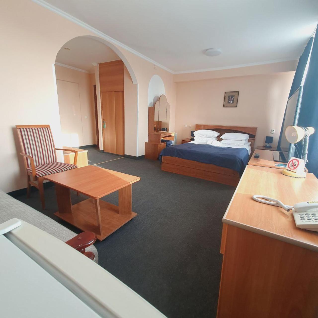 Aktobe Hotel Buitenkant foto