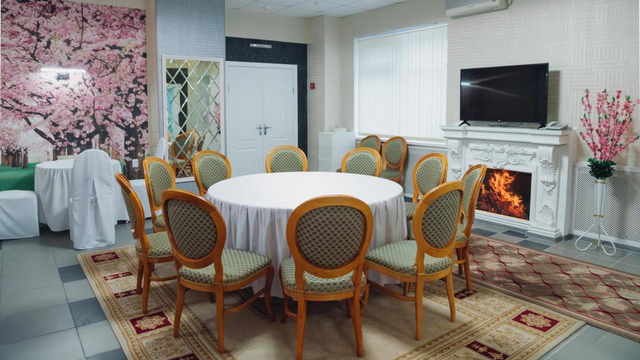 Aktobe Hotel Buitenkant foto