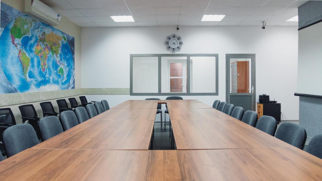 Aktobe Hotel Buitenkant foto