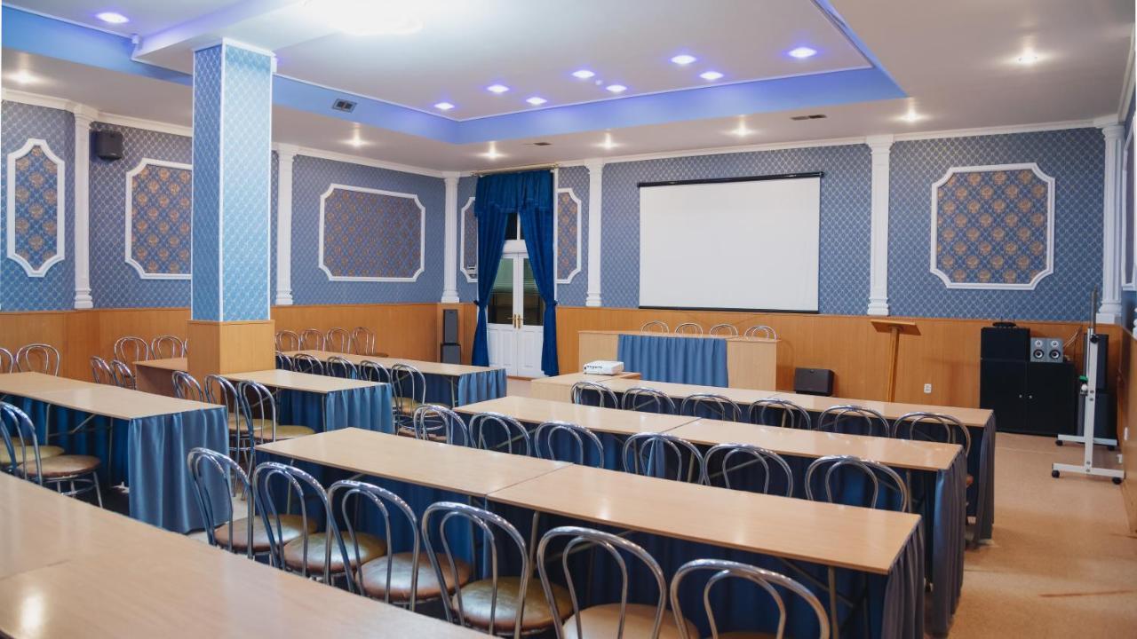 Aktobe Hotel Buitenkant foto