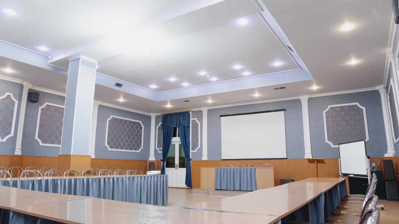 Aktobe Hotel Buitenkant foto