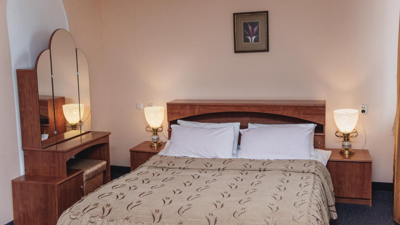 Aktobe Hotel Buitenkant foto